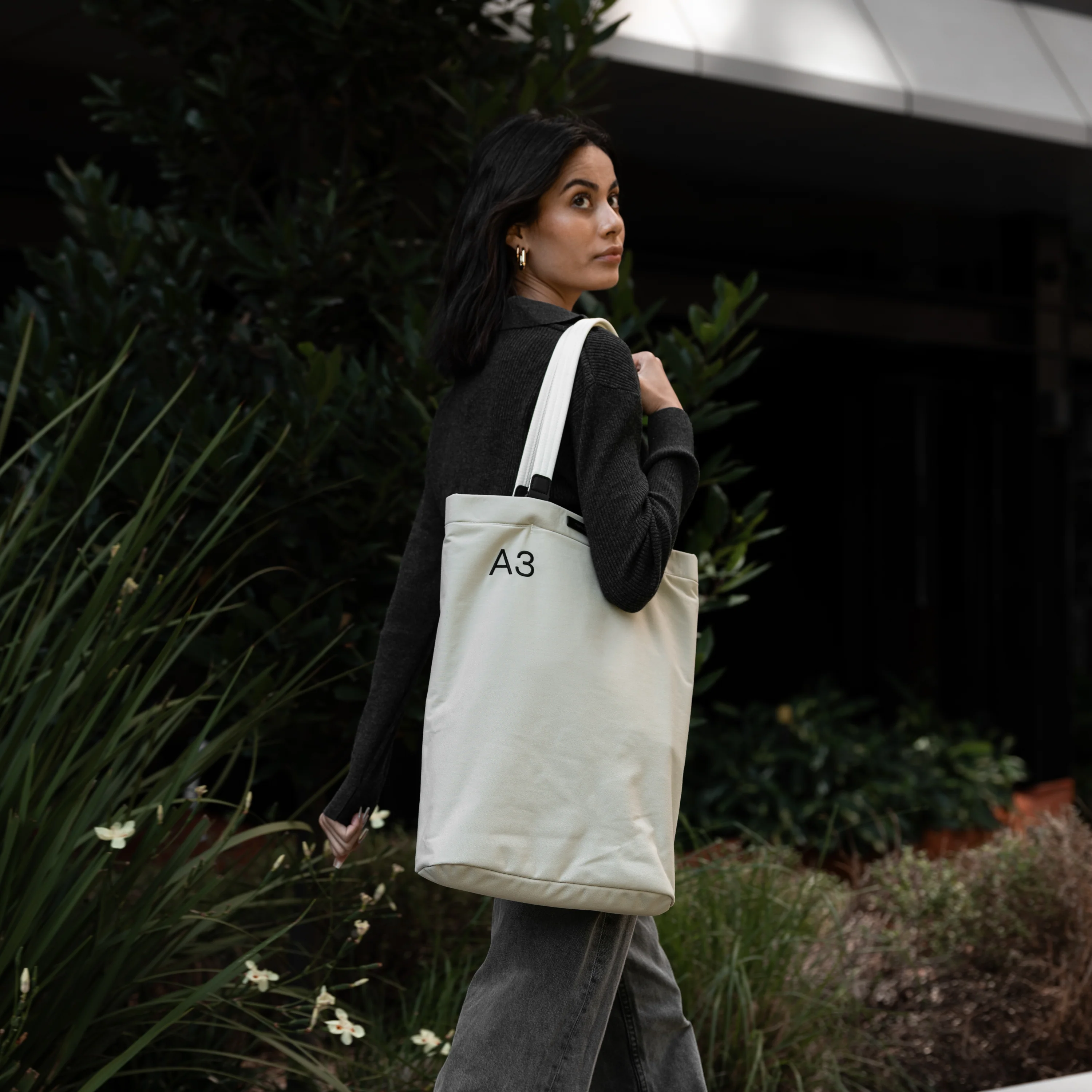 A3 Daily Tote - Image 24